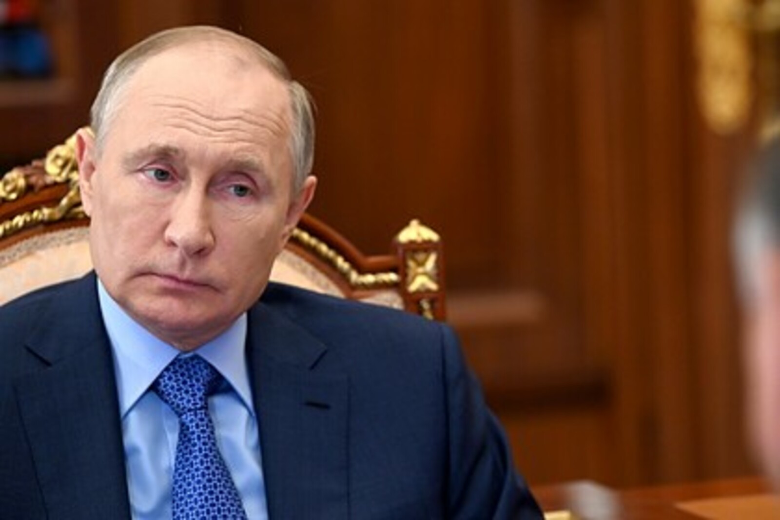 Путин испытал на себе назальную вакцину в виде жидкости