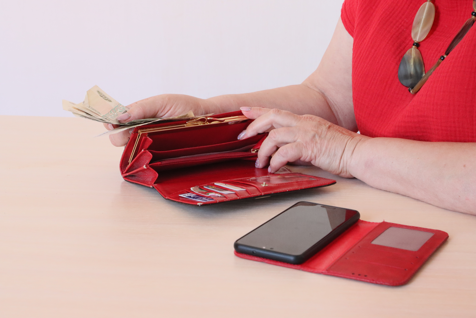 В Уфе мошенники пытались похитить у пенсионерки 400 тысяч рублей