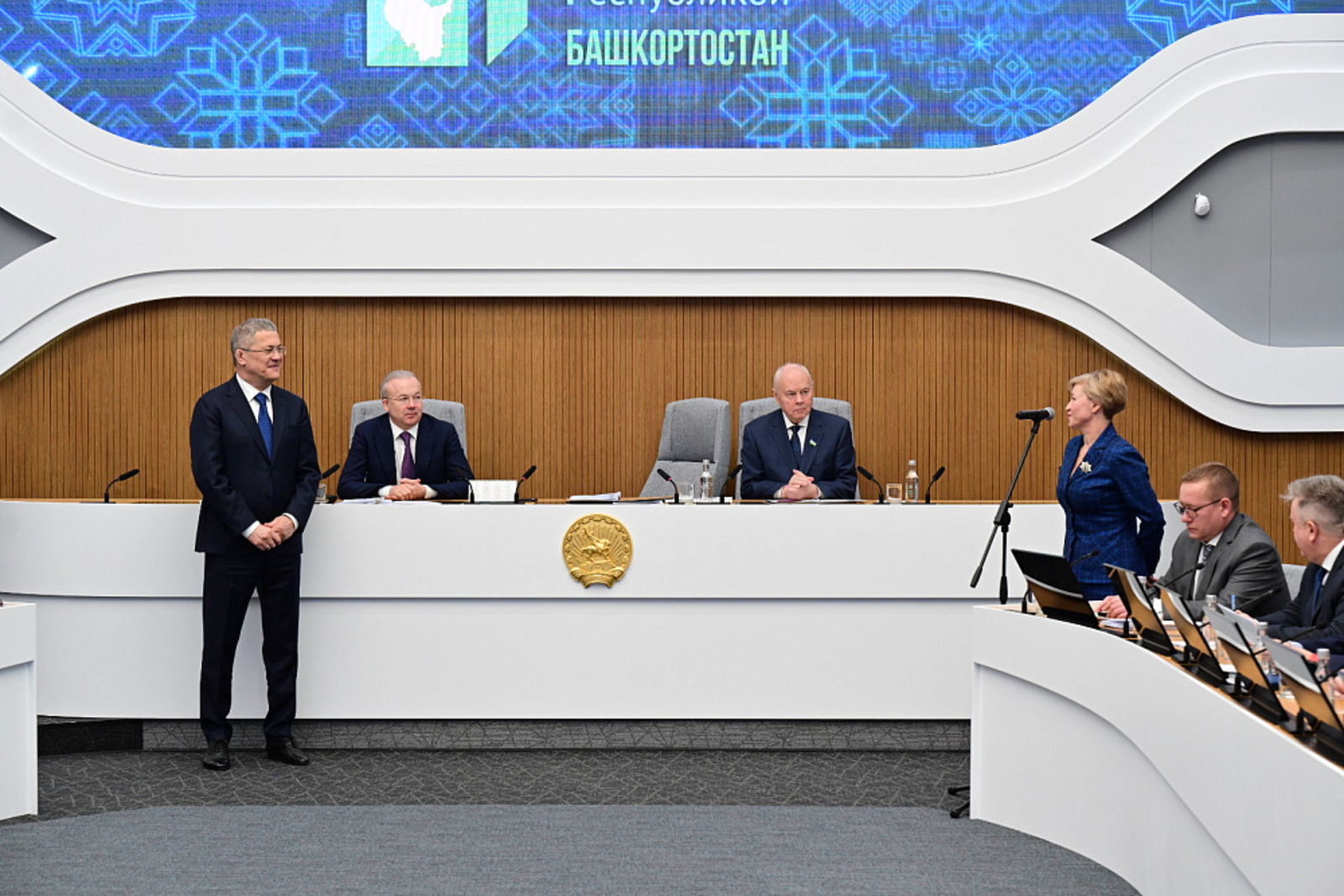 Радий Хабиров вручил Ленаре Ивановой орден Салавата Юлаева