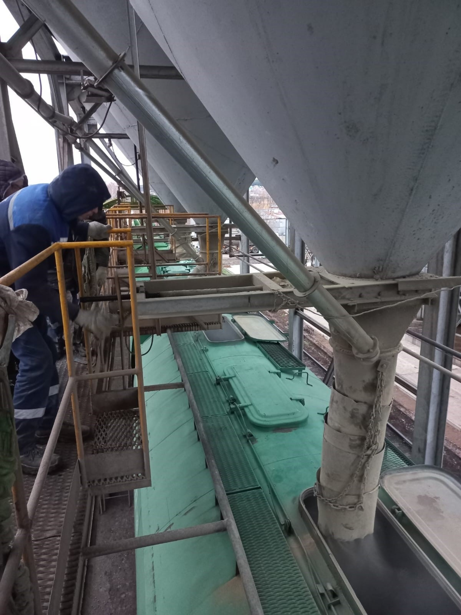 Башкирия впервые отправила ценную добавку для животных в Туркменистан