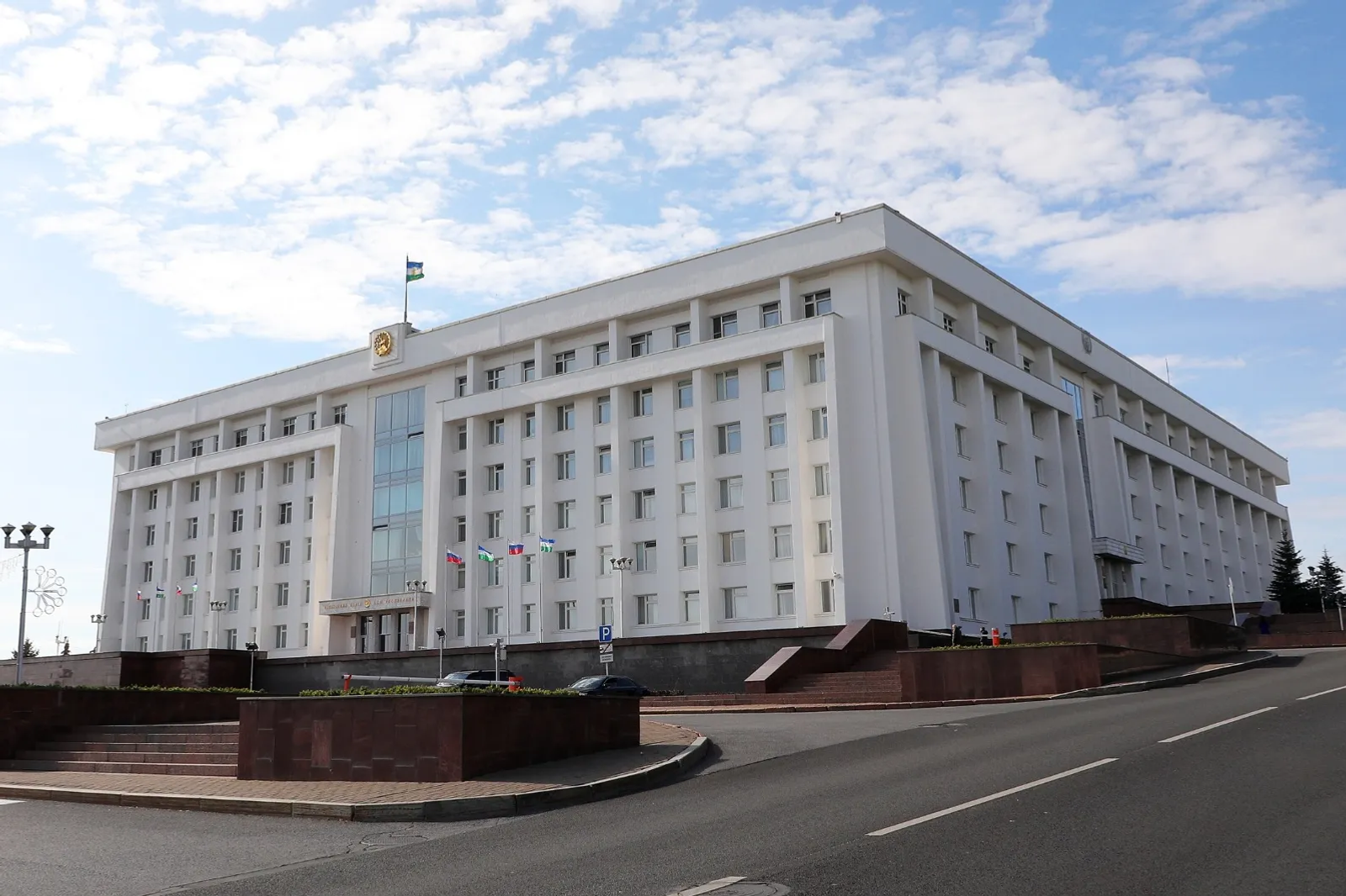 Глава Башкирии поздравил работников муниципалитетов с праздником