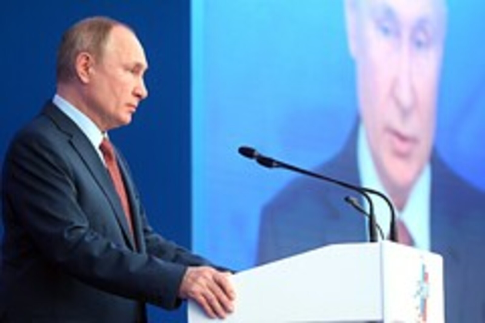 Представитель Кремля Песков сообщил, что у Путина ожидается напряженная рабочая неделя
