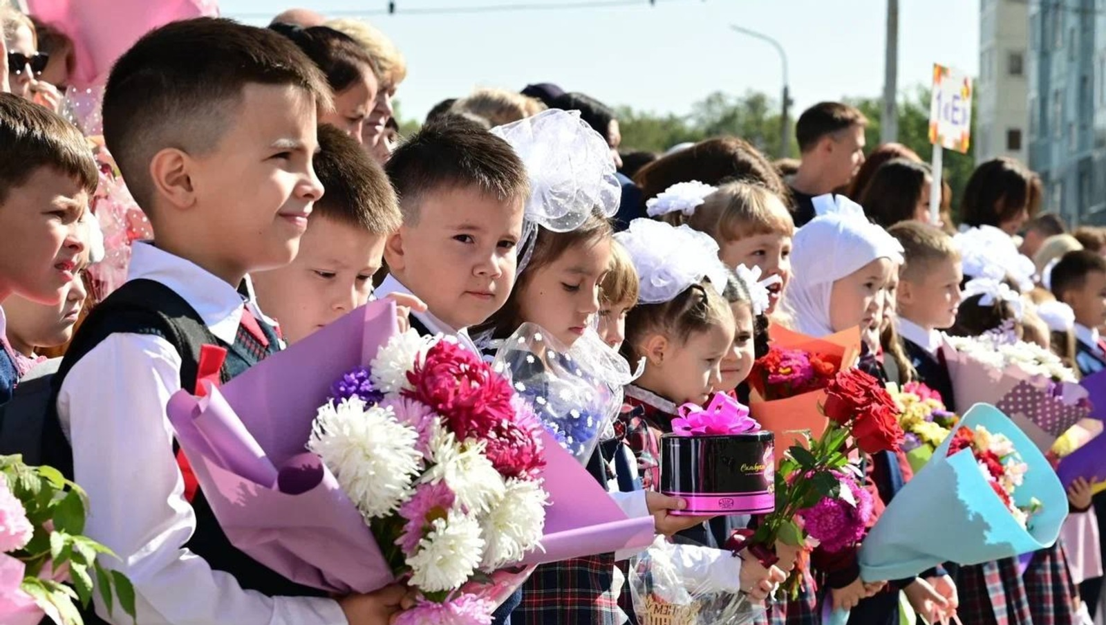Премьер-министр Башкирии поздравил школьников и студентов с 1 сентября