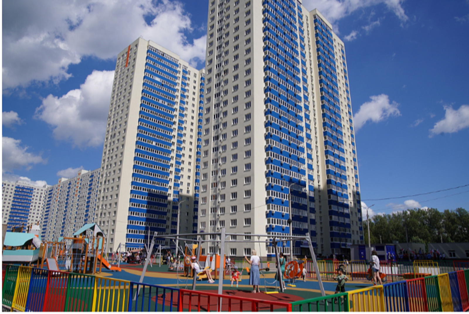 Хабиров и Чемезов передали ключи от квартир работникам ОДК-УМПО