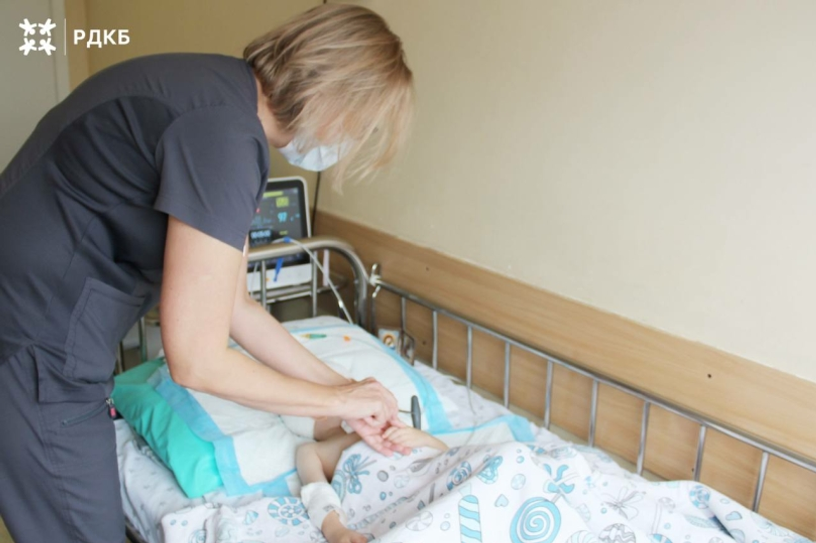 Состояние трёхлетней девочки из Уфы, выброшенной отцом из окна, улучшается