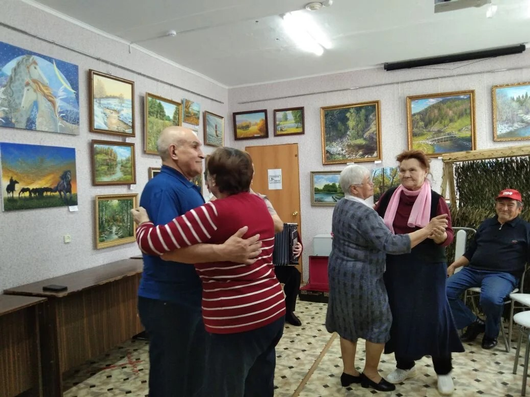 Ветераны Белокатайского района встретились в зале "Радуге" в день Ленина