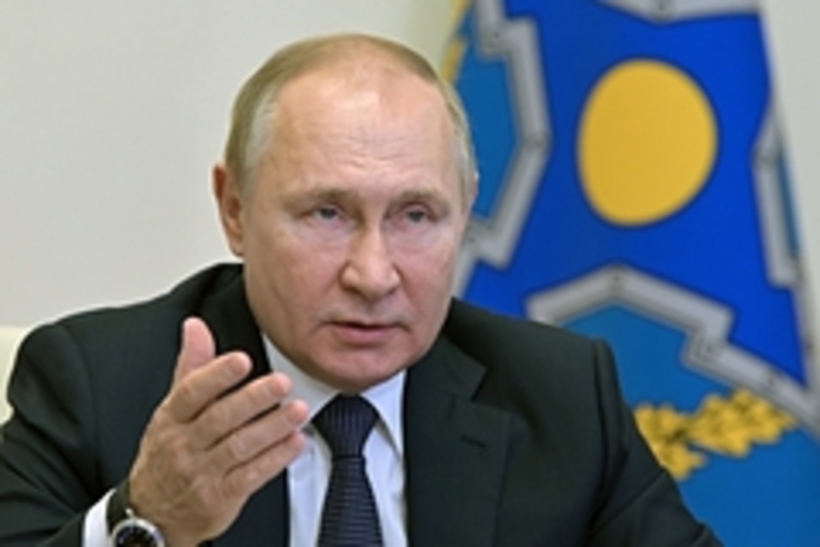 Владимир Путин поручил правительству проиндексировать пенсии