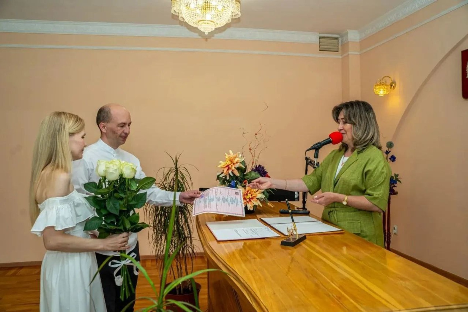 В Башкирии работник ЗАГС провела 10 тысяч церемоний бракосочетания