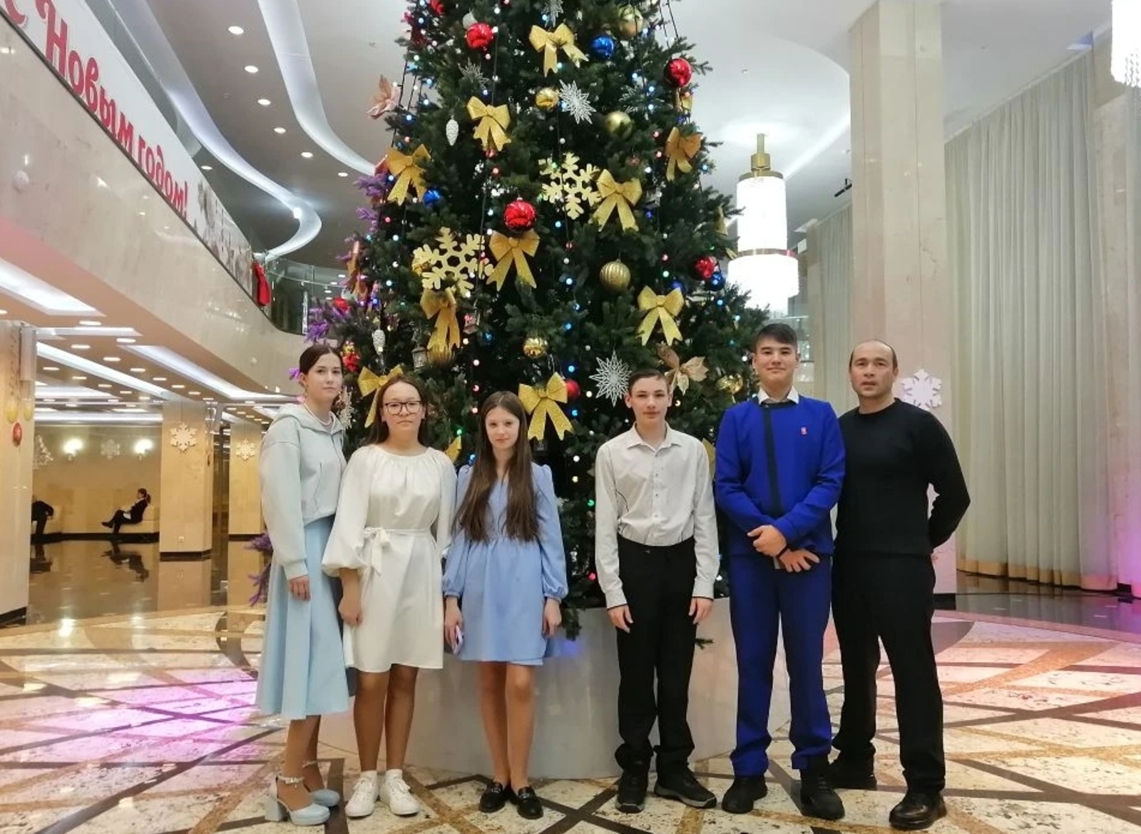 Наши школьники приняли участие в Республиканской и Кремлёвской ёлках