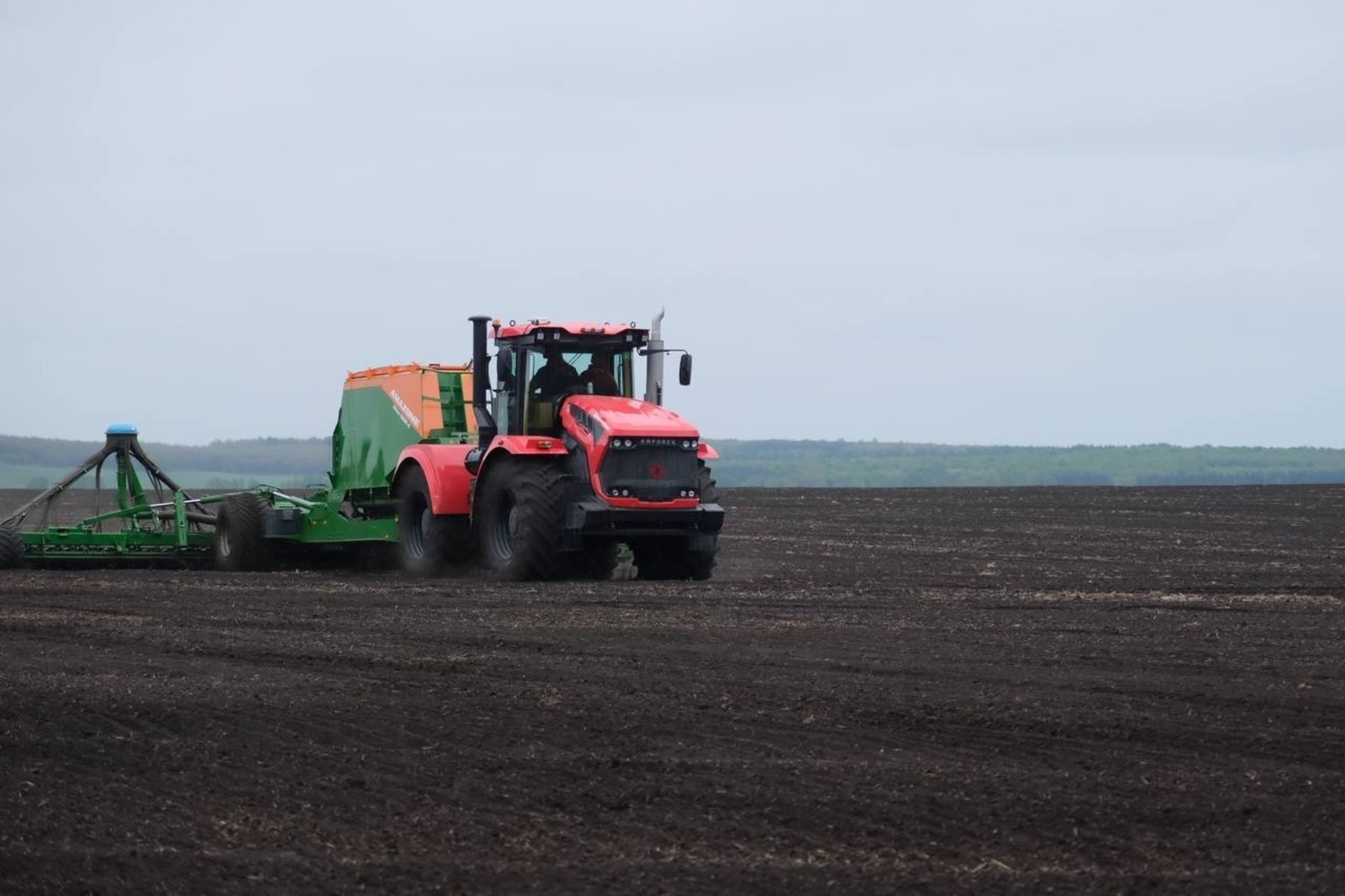 Аграрии Башкирии в весенних полевых работах задействуют больше техники