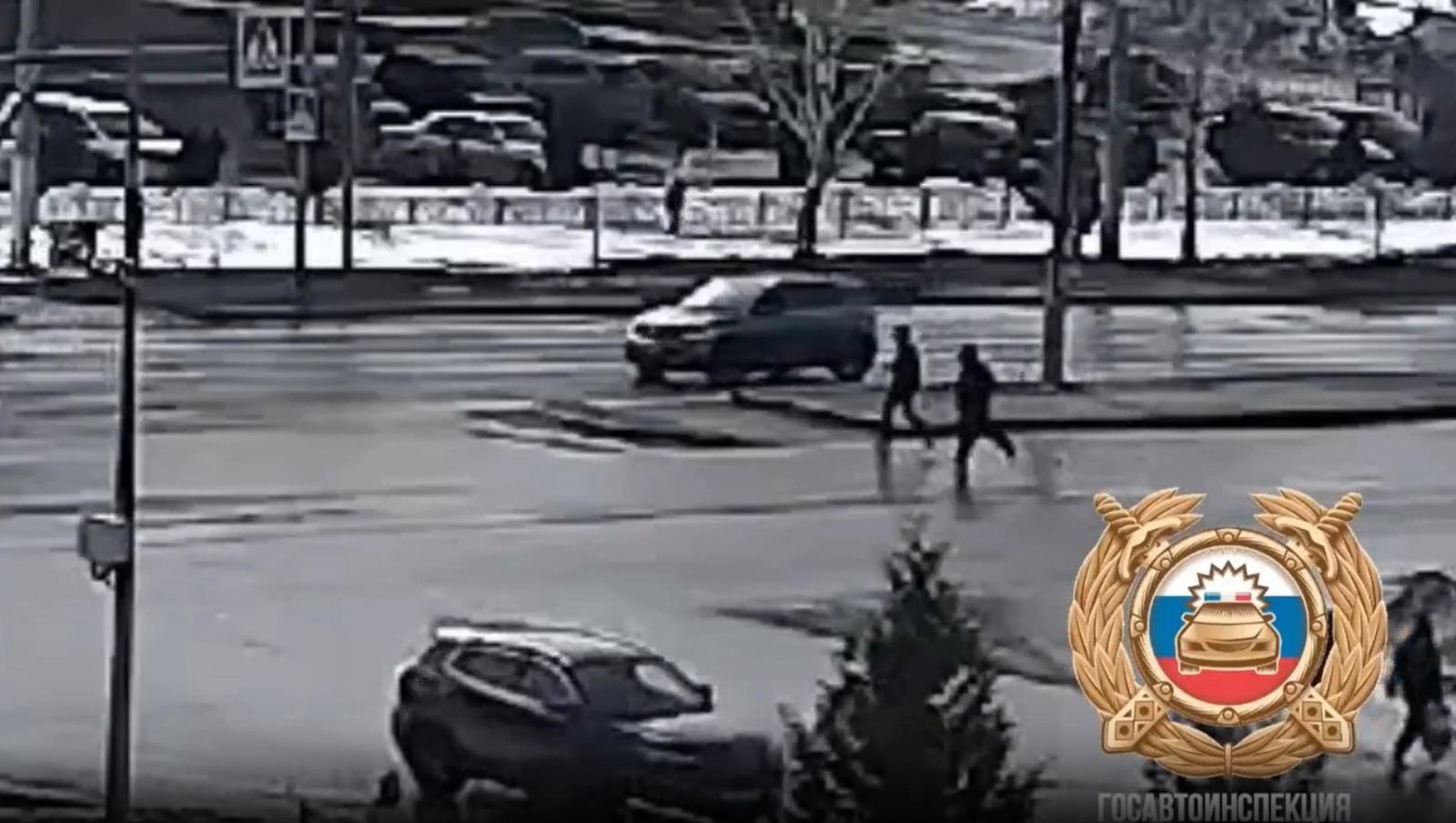 В Башкирии автомобиль сбил двух подростков на «островке безопасности»