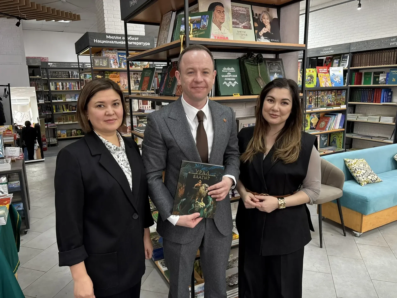 Заместитель председателя Правительства Челябинской области посетил магазин Китап