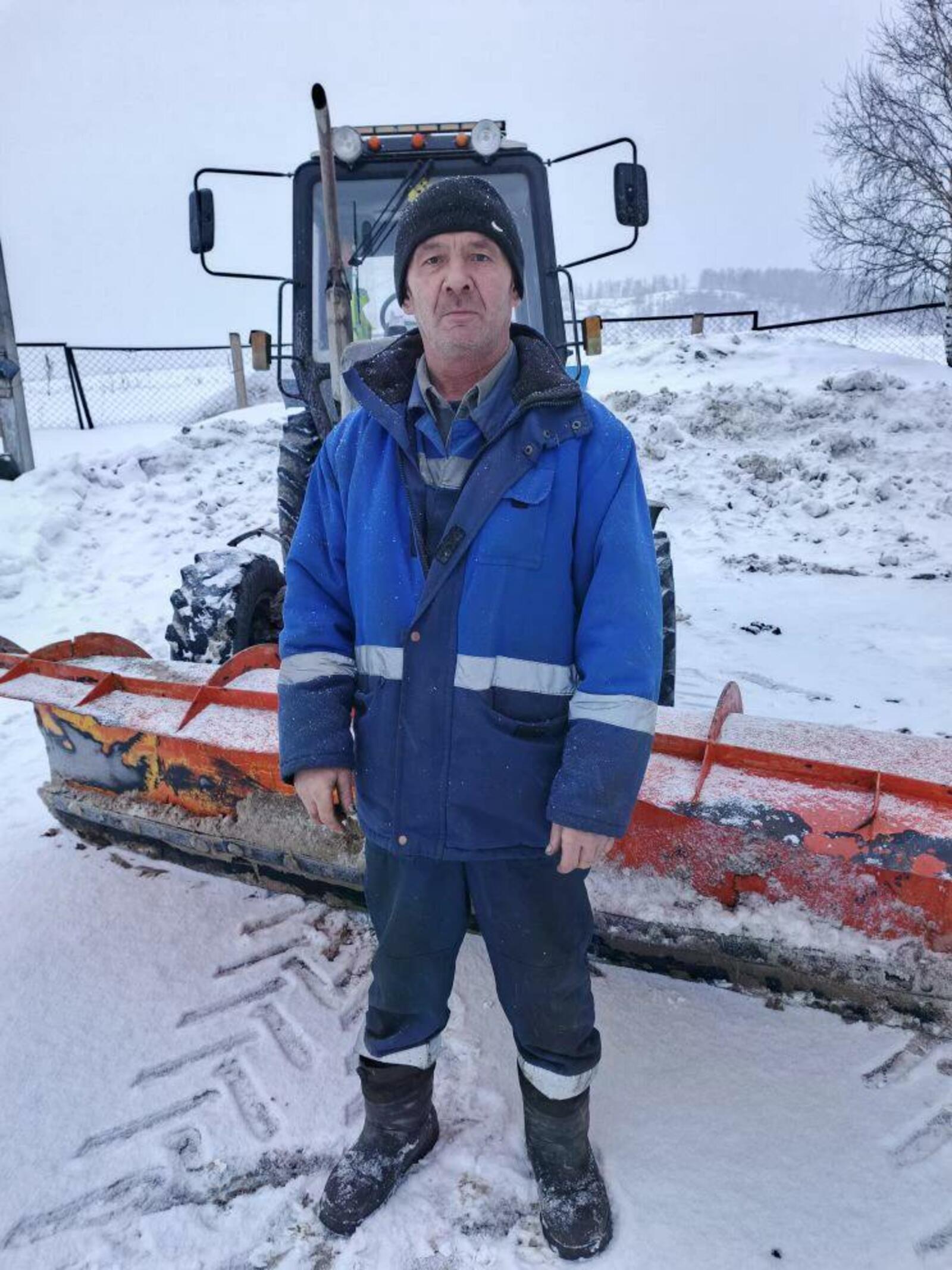 Тракторист Александр Ковин награждён Почётной грамотой «Башкиравтодора»