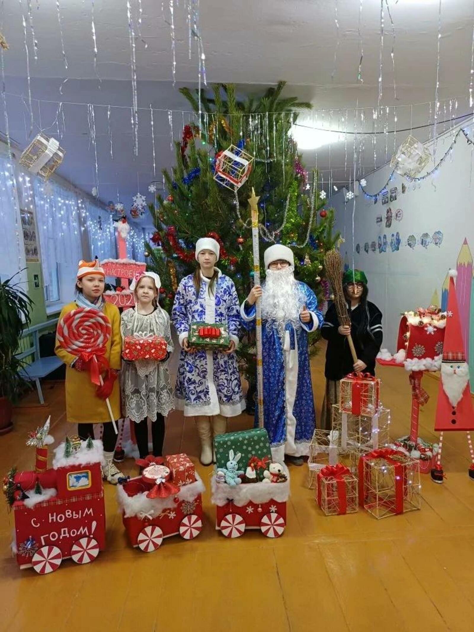 В Карлыханово ученики сами подготовили новогоднее представление