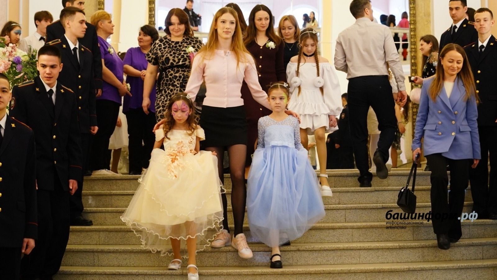 Радий Хабиров призвал масштабировать проект «Бал маленьких принцесс»