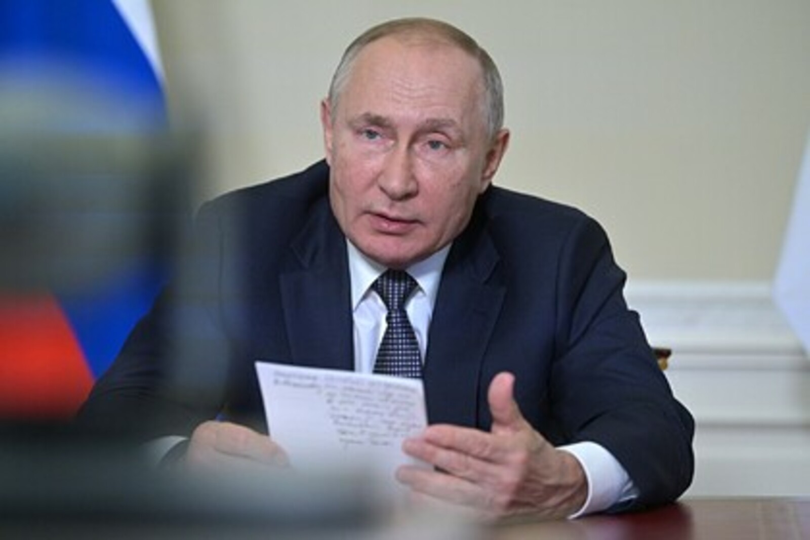 Владимир Путин дал задание подумать над вакциной от коронавируса для детей