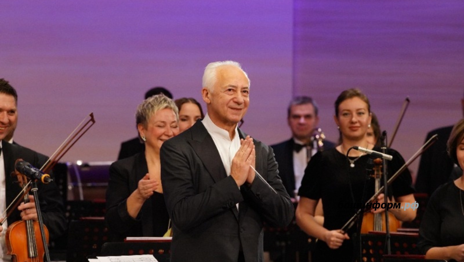 Путин наградил дирижера Владимира Спивакова званием Героя Труда