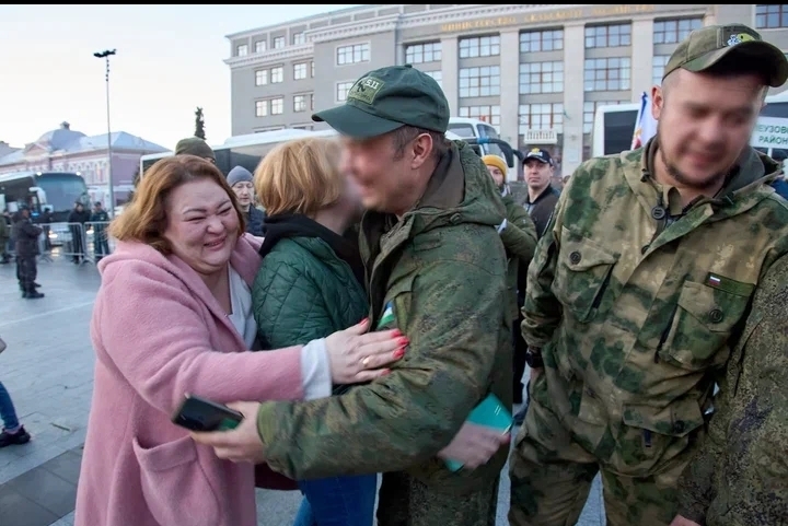 «Я спокоен за свою семью» — в Уфе встретили военнослужащих, прибывших в отпуск